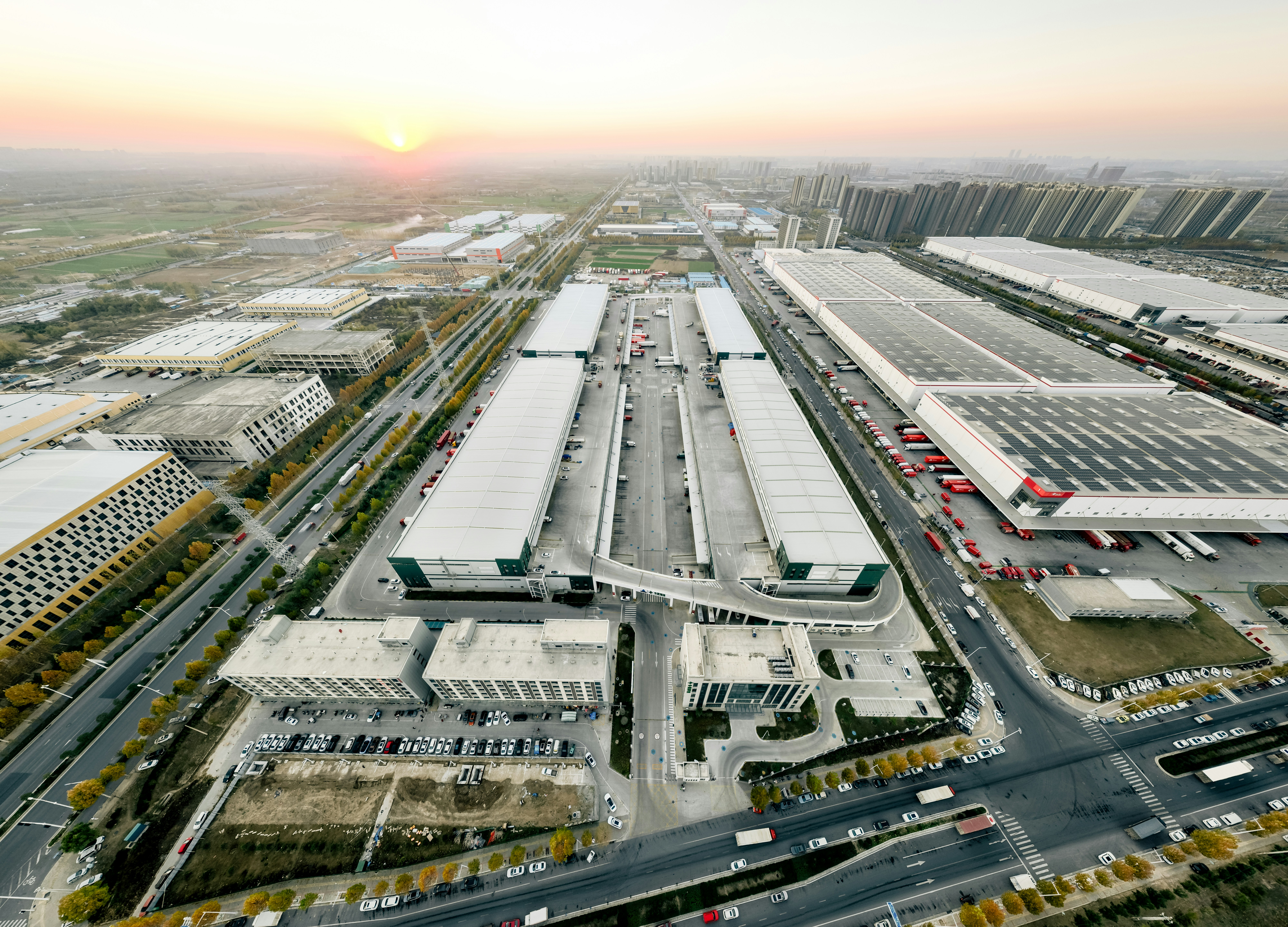 Vue du ciel montrant l'étendue du chantier en novembre 2025